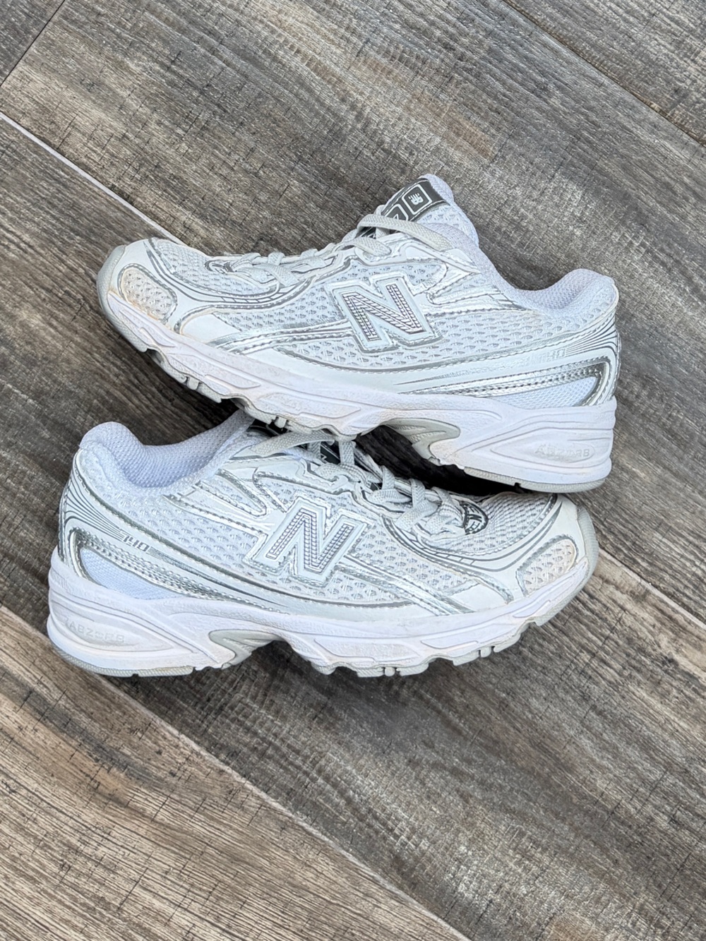 New Balance 740 Athletic Shoe - White / Silver Metallic 10c